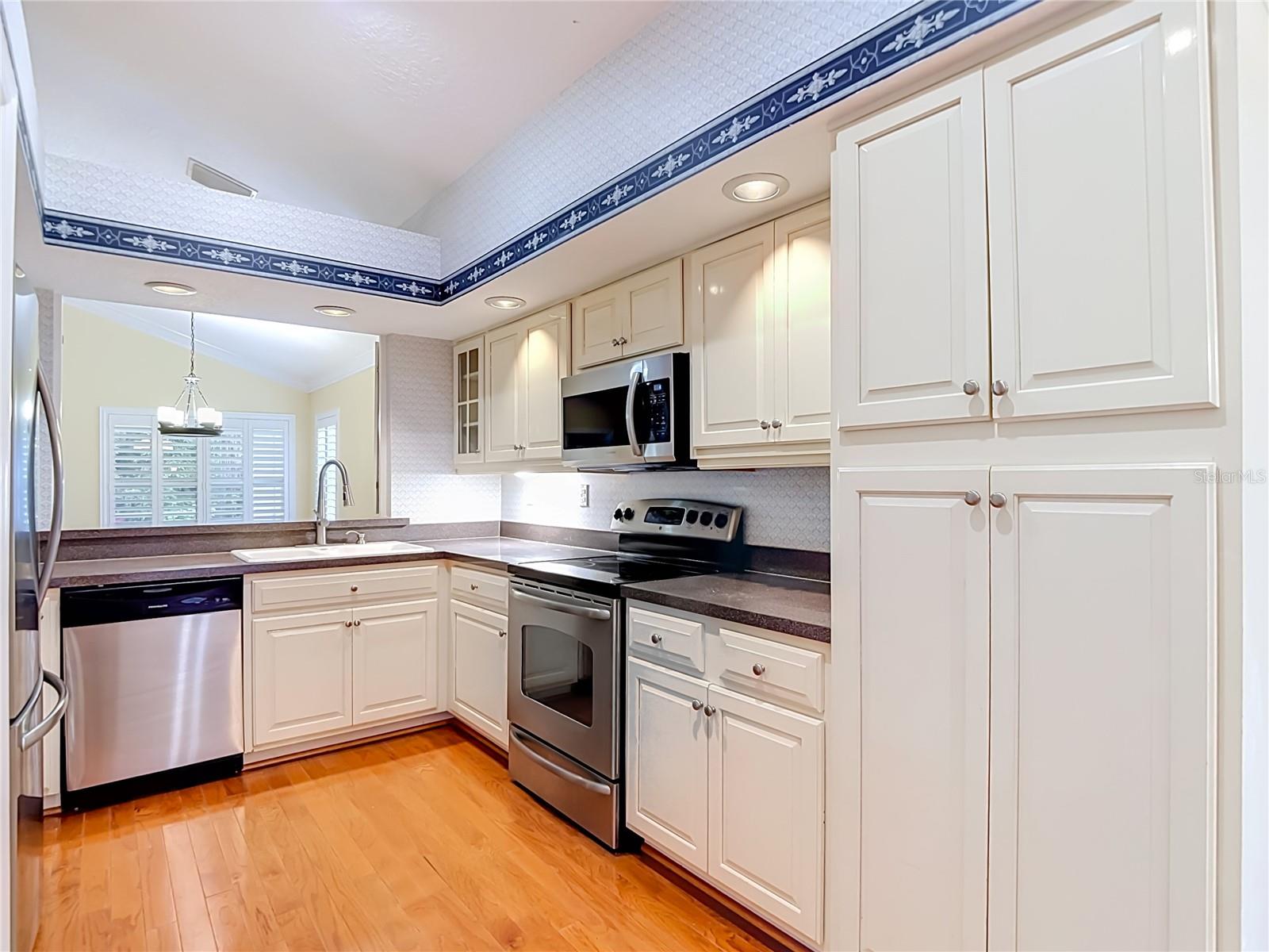 15886 SANCTUARY DR — photo 12