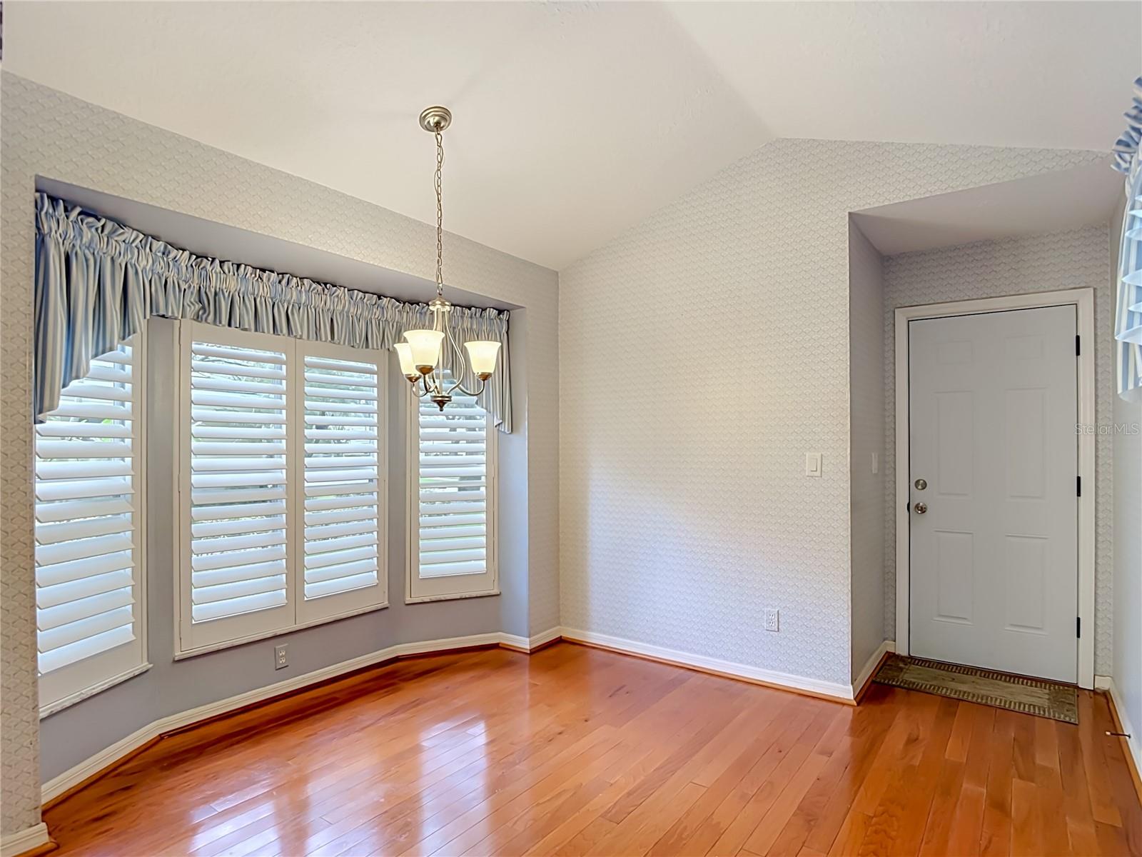 15886 SANCTUARY DR — photo 8