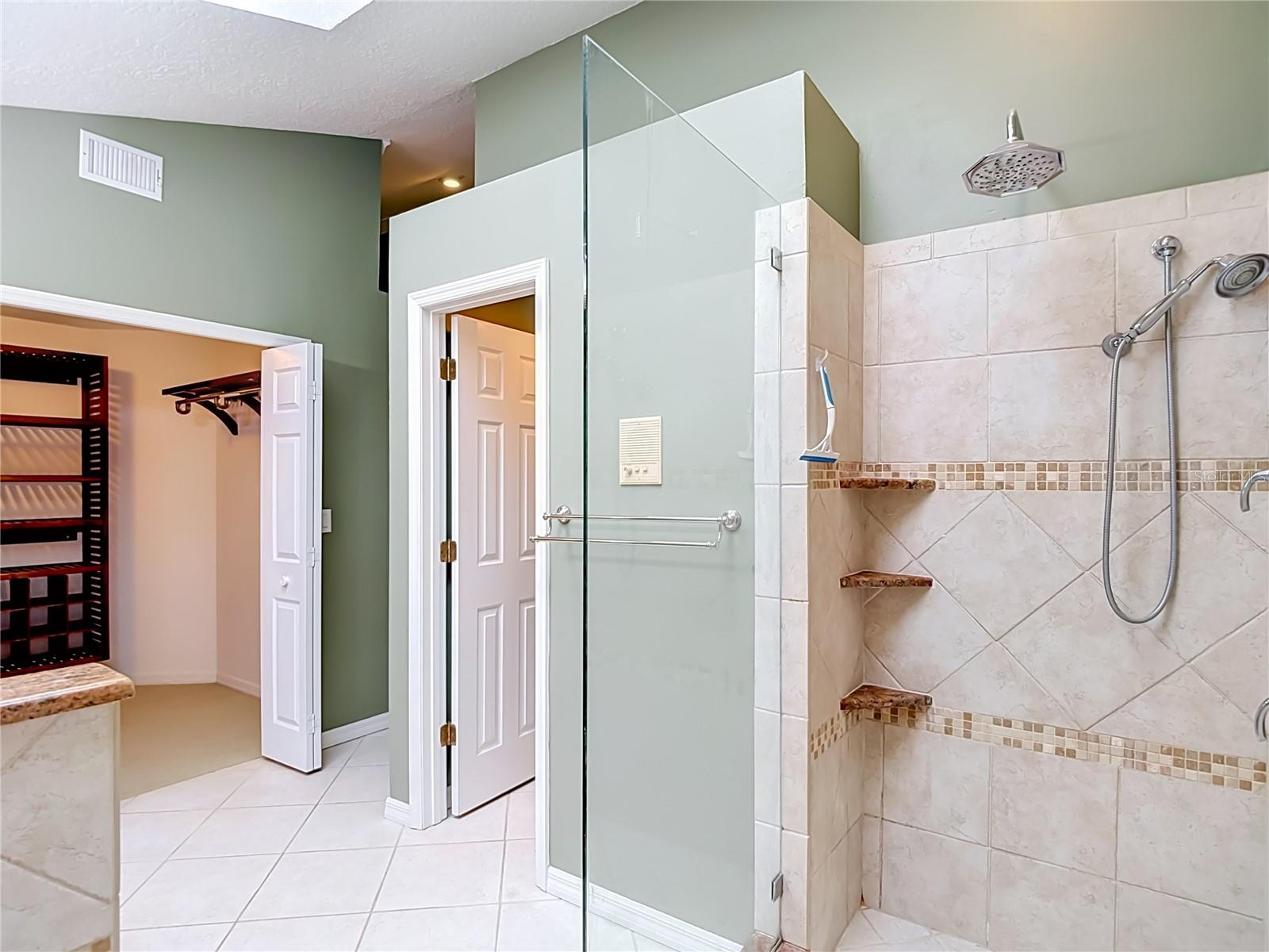15886 SANCTUARY DR — photo 40