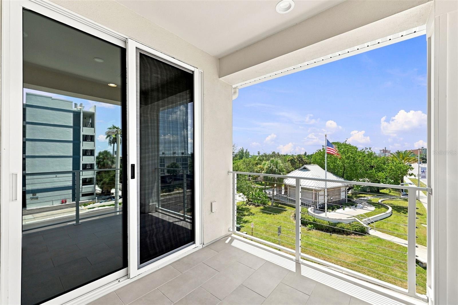 19101 GULF BLVD — photo 38