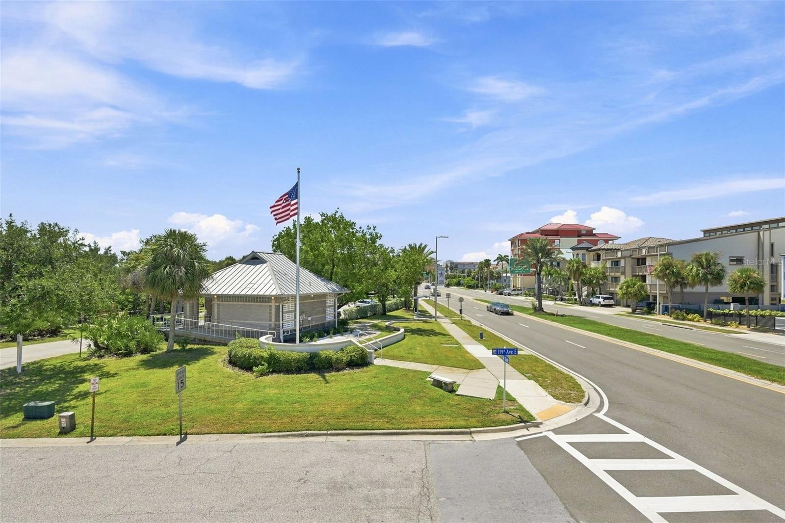 19101 GULF BLVD — photo 23