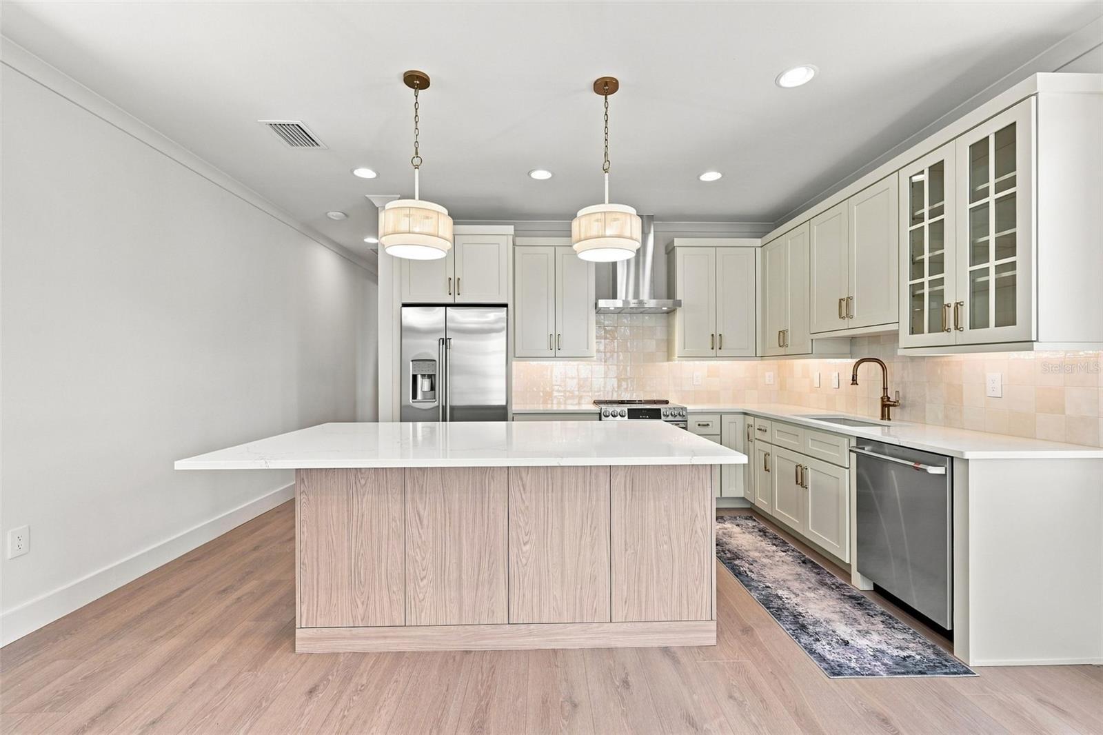 19101 GULF BLVD — photo 15