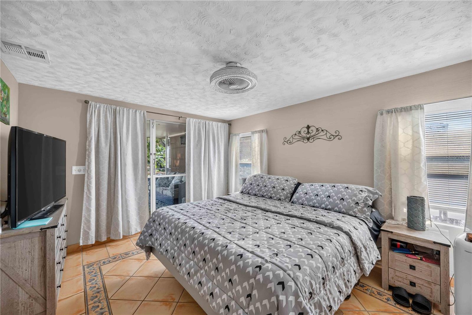 8093 HERBISON AVE — photo 17