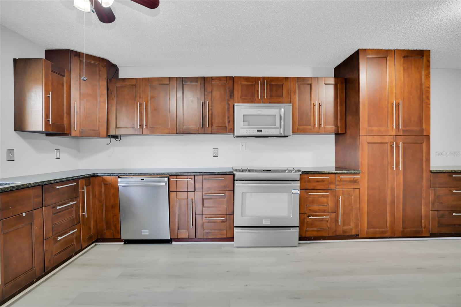 15217 W POND WOODS DR — photo 11