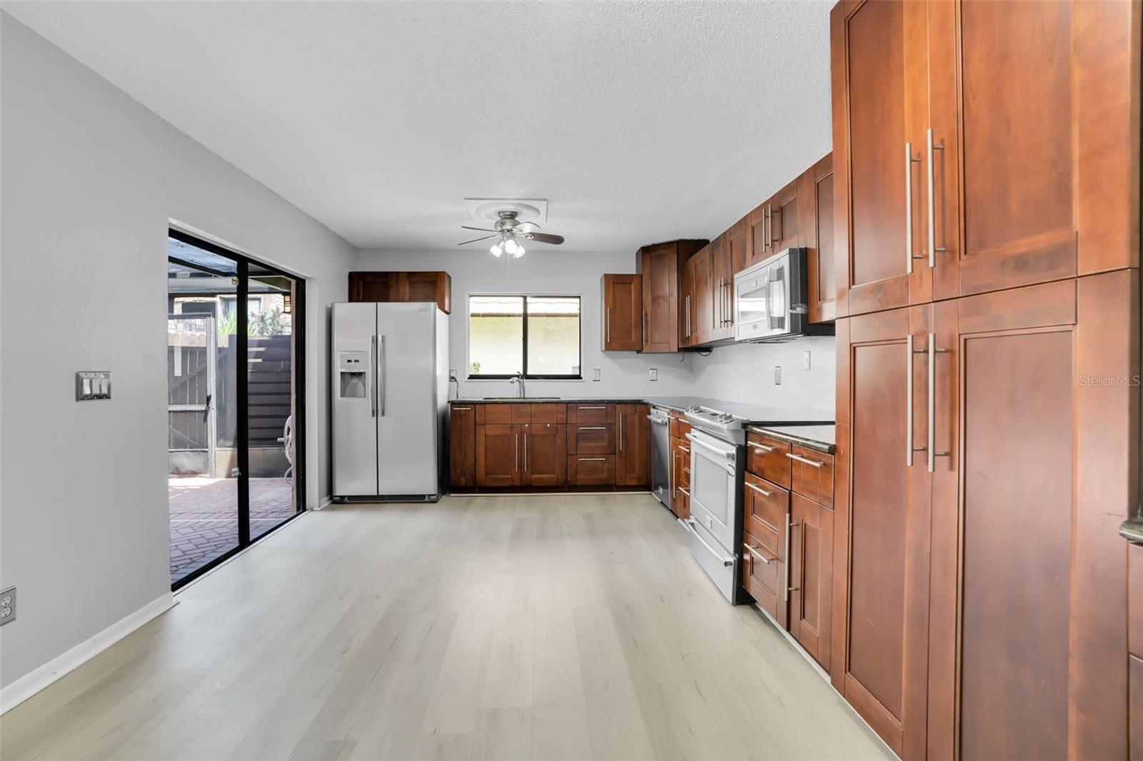15217 W POND WOODS DR — photo 10