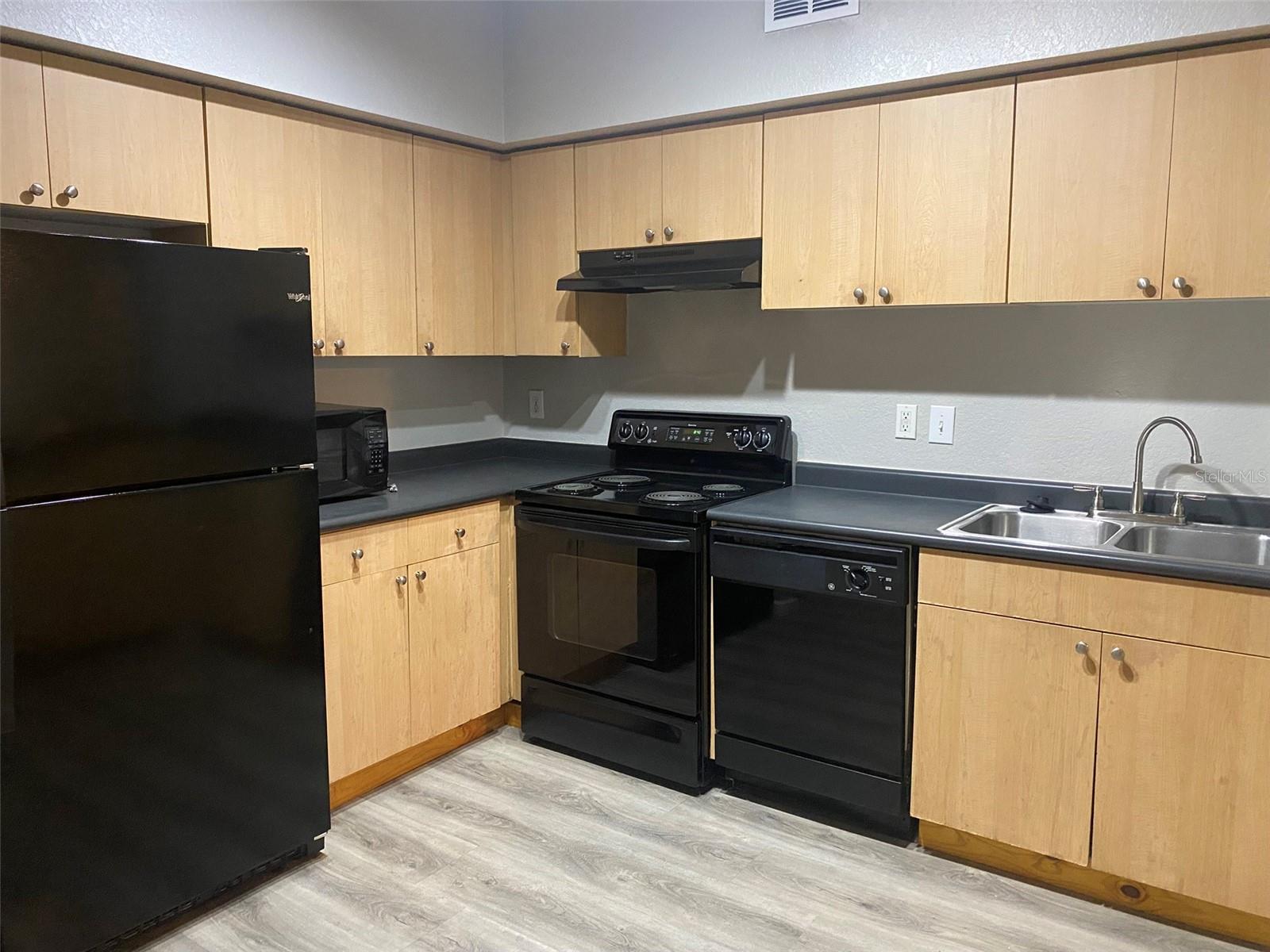 520 S ARMENIA AVE #1228 — photo 2