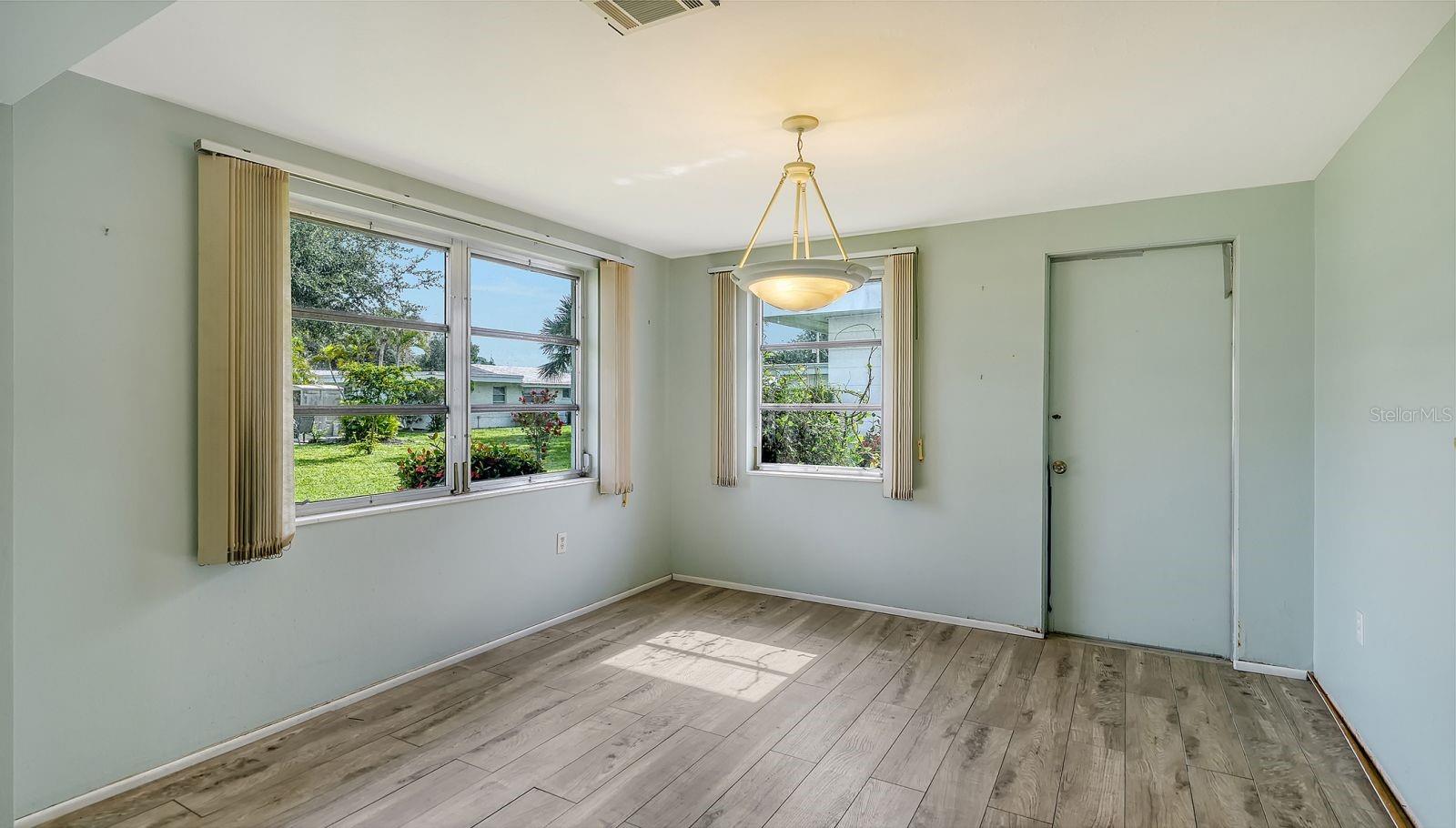 1523 LAKESIDE DR #15 — photo 11