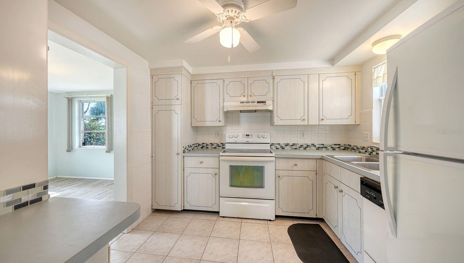 1523 LAKESIDE DR #15 — photo 14