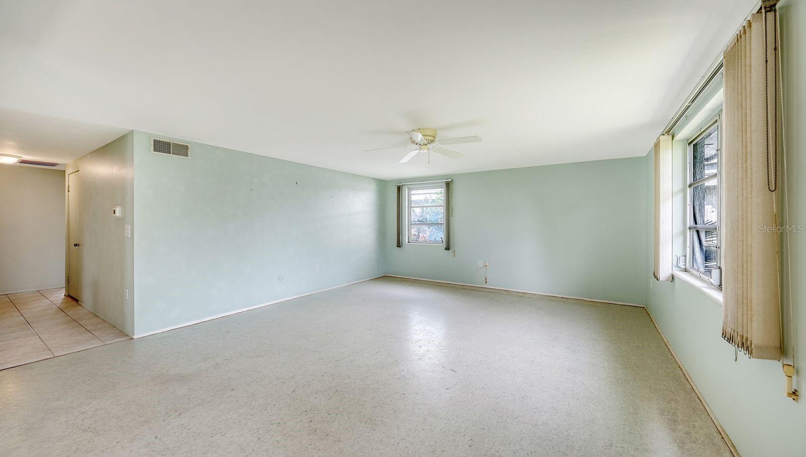 1523 LAKESIDE DR #15 — photo 8
