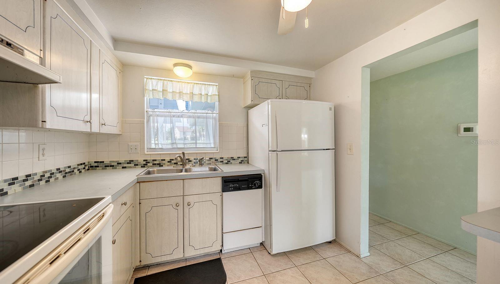 1523 LAKESIDE DR #15 — photo 16