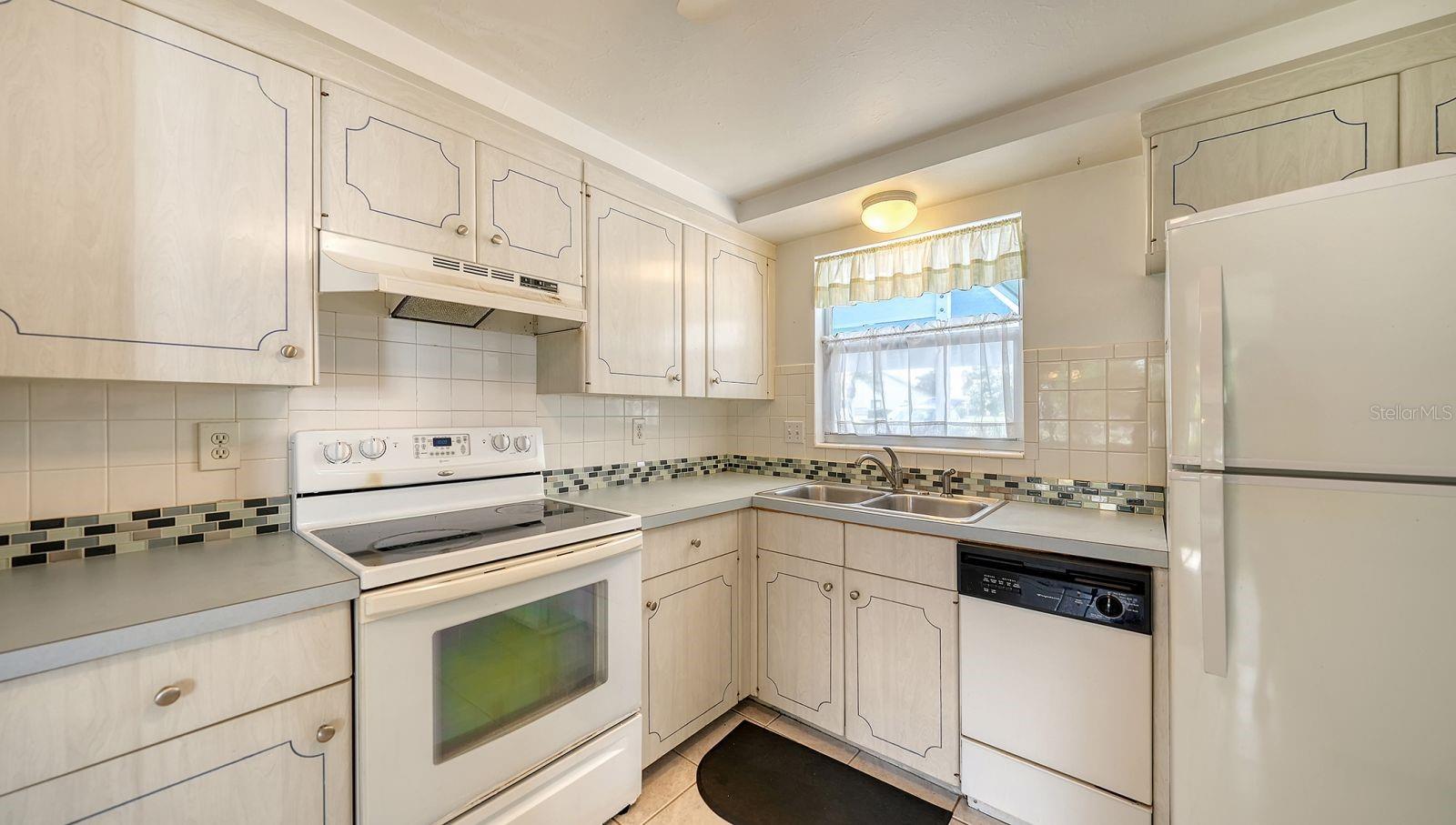 1523 LAKESIDE DR #15 — photo 15