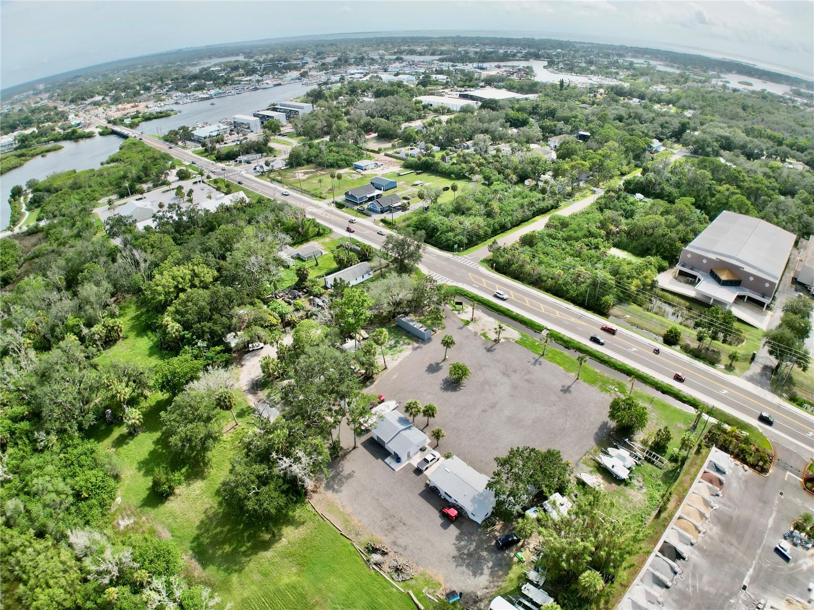 1322 N PINELLAS AVE — photo 9
