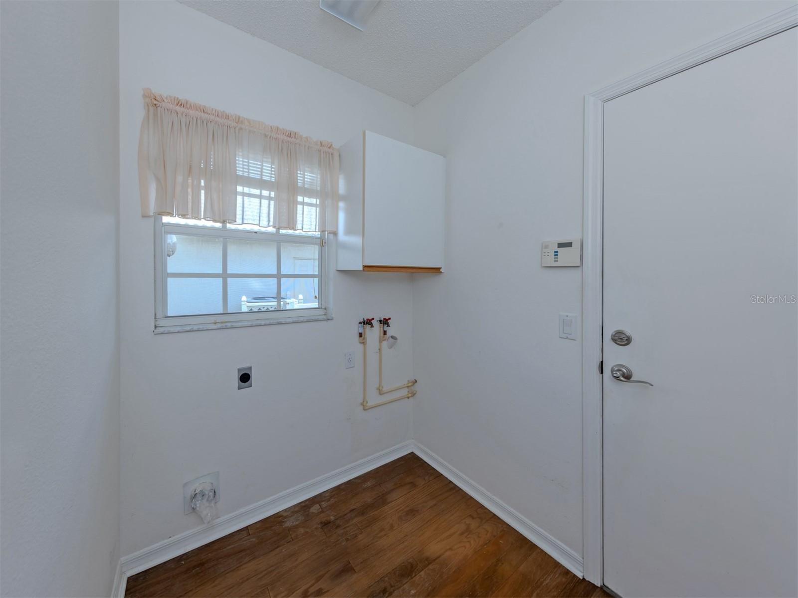 1520 JASPER CT — photo 21