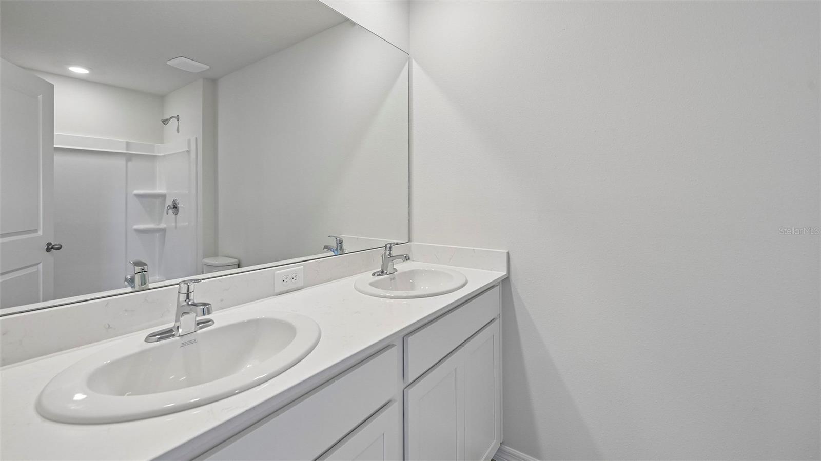 1142 BOURBON AVE — photo 14