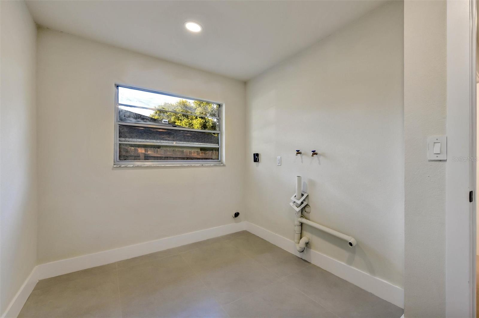 207 DUNBRIDGE DR — photo 33