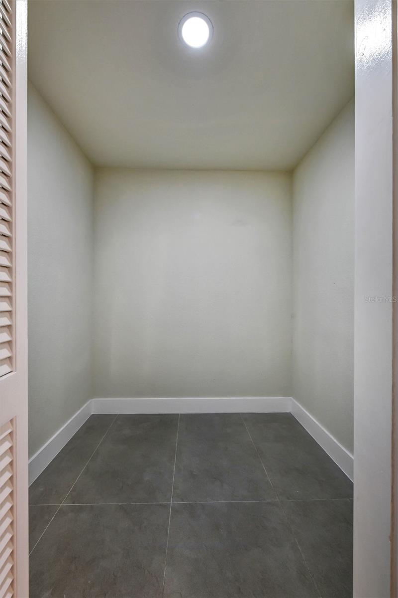 207 DUNBRIDGE DR — photo 35