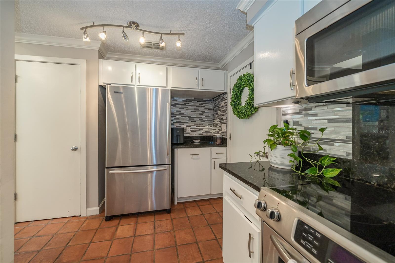 2939 W KNIGHTS AVE — photo 34