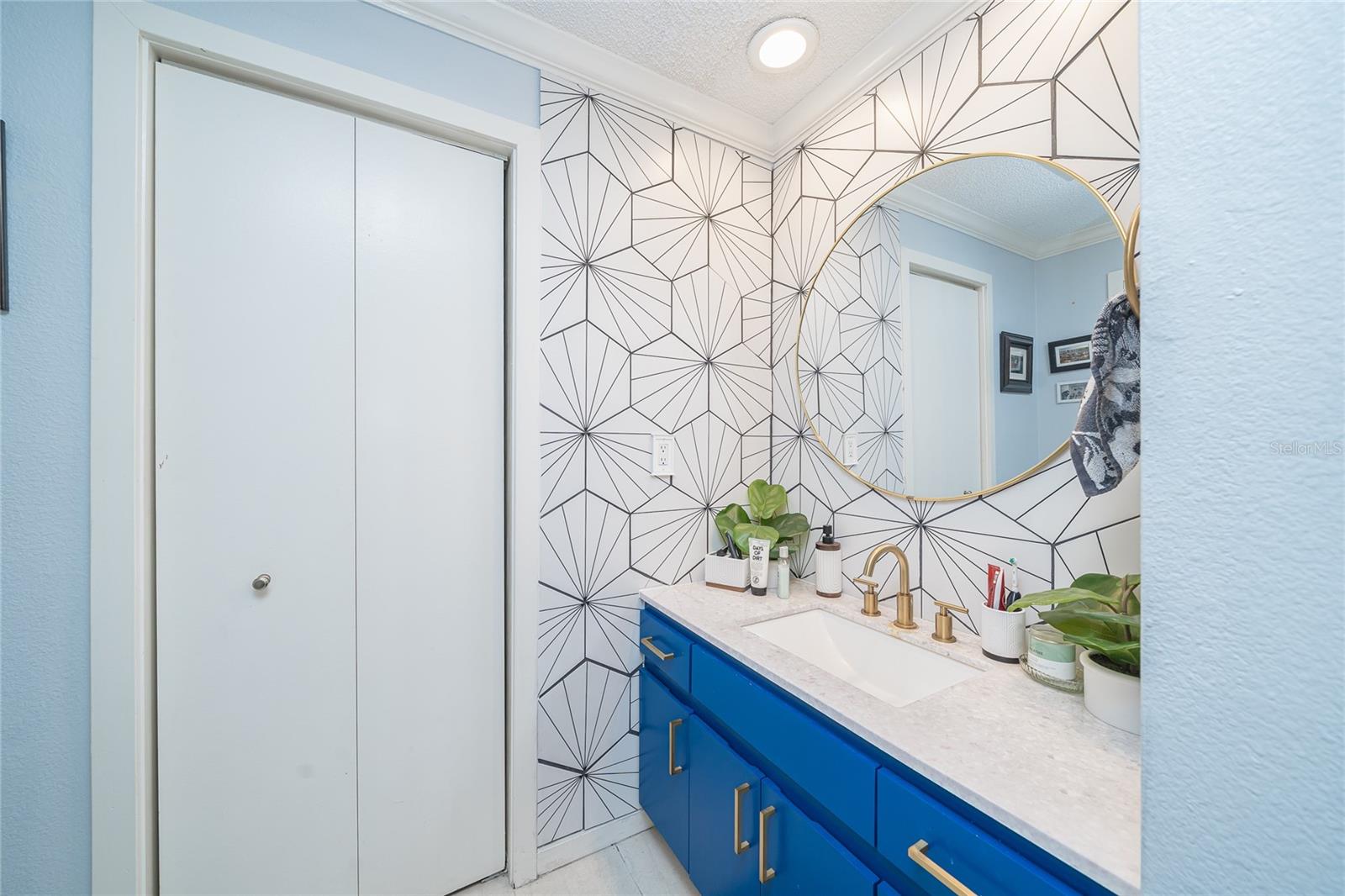 2939 W KNIGHTS AVE — photo 16