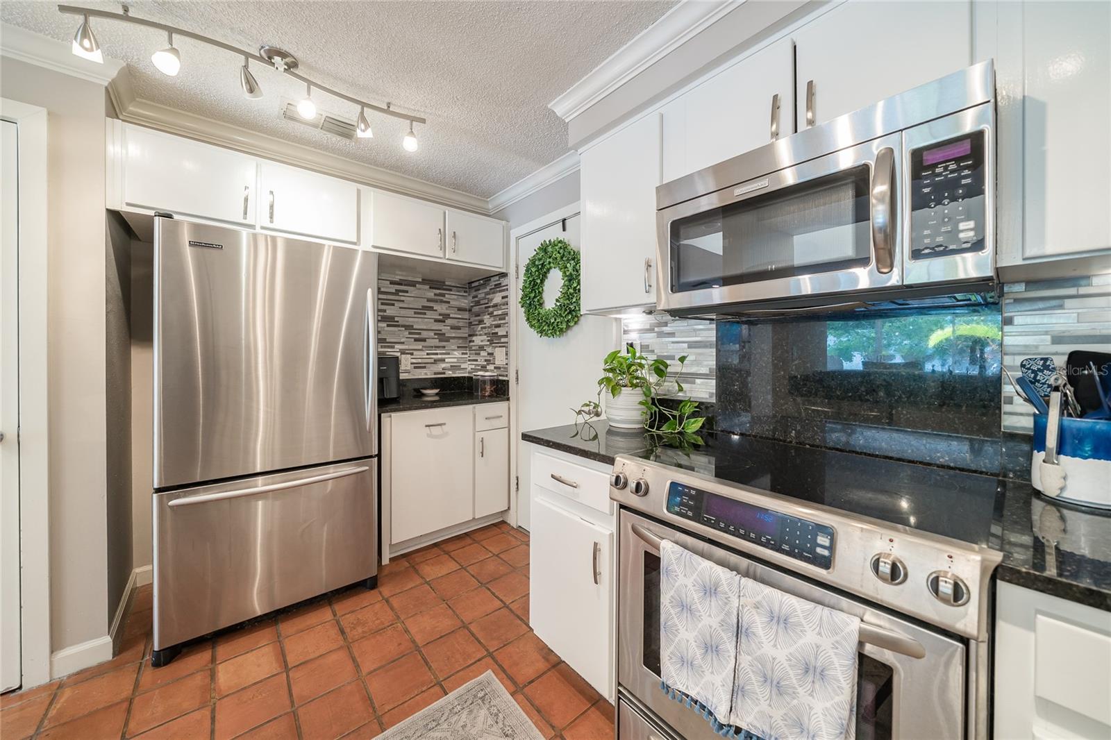 2939 W KNIGHTS AVE — photo 36