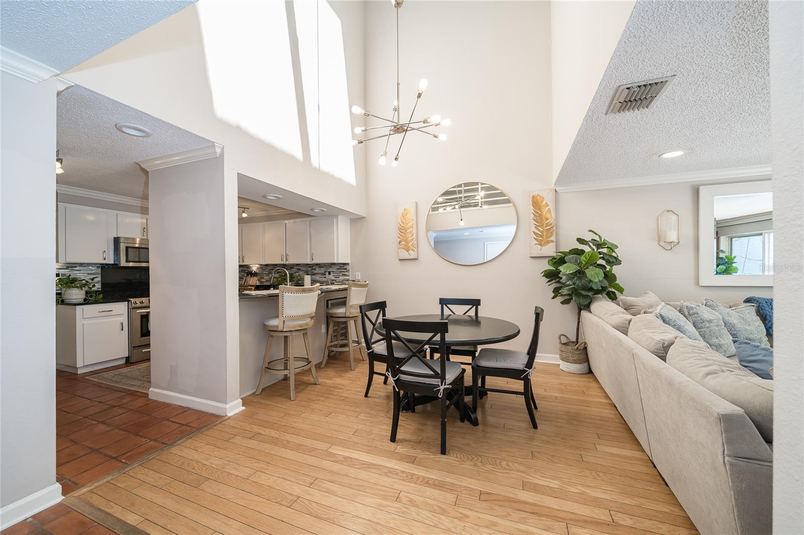 2939 W KNIGHTS AVE — photo 4