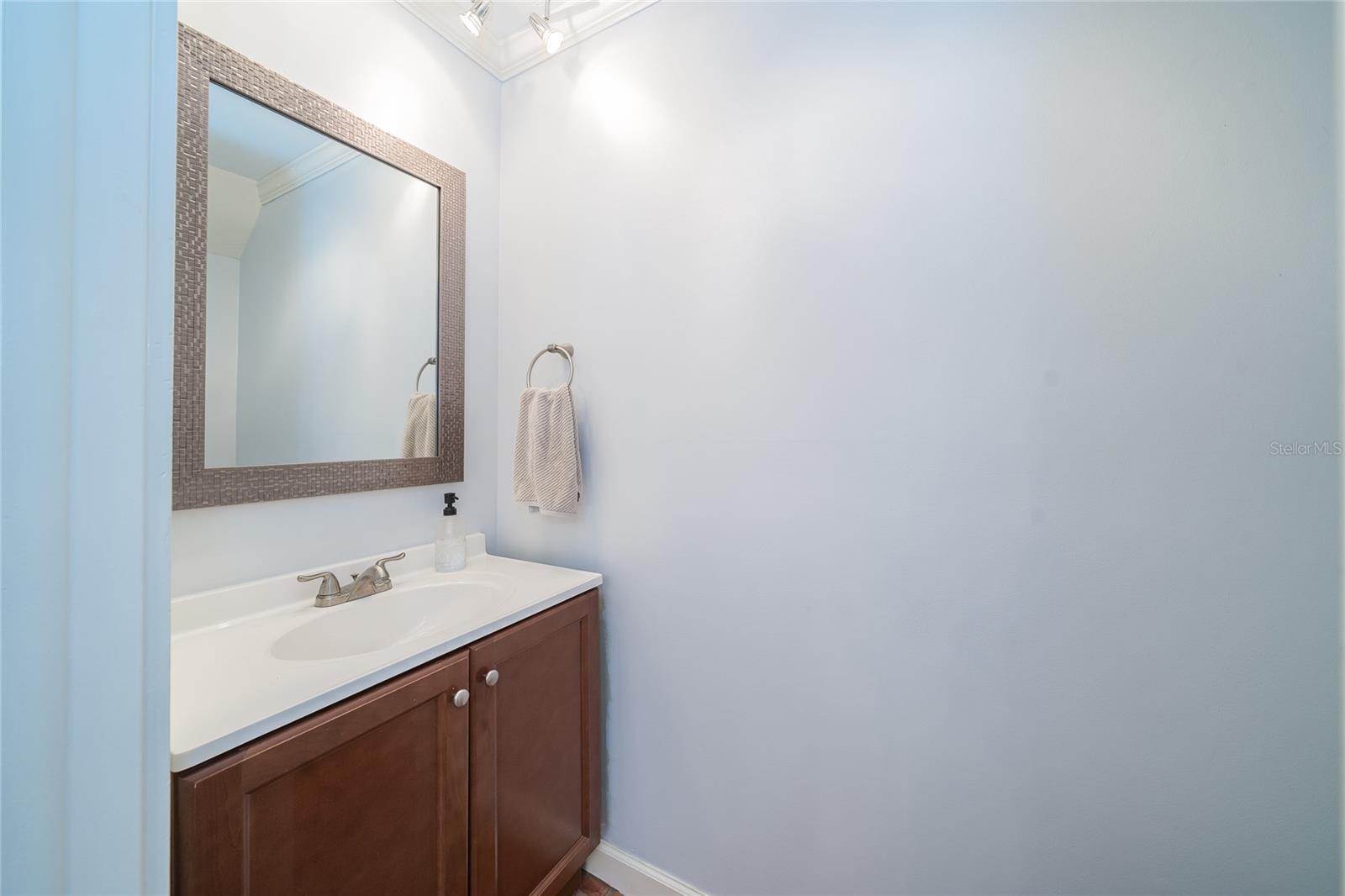 2939 W KNIGHTS AVE — photo 45