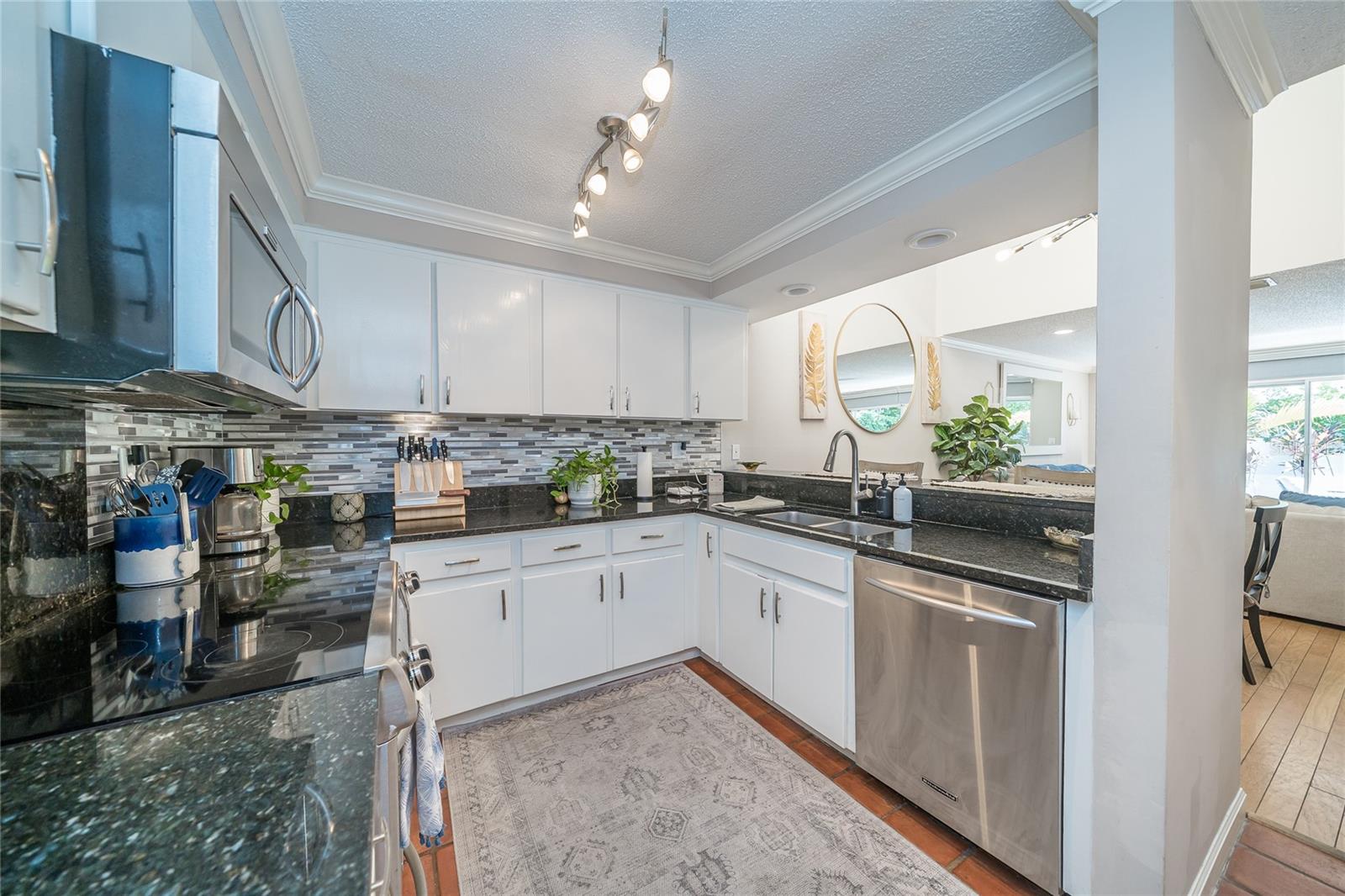 2939 W KNIGHTS AVE — photo 3