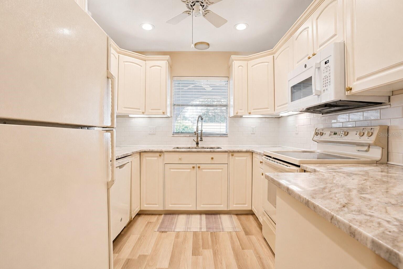 510 PALMER CIR — photo 9