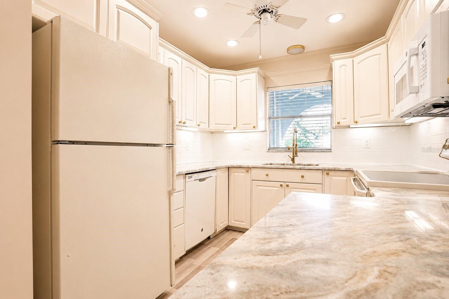 510 PALMER CIR — photo 11