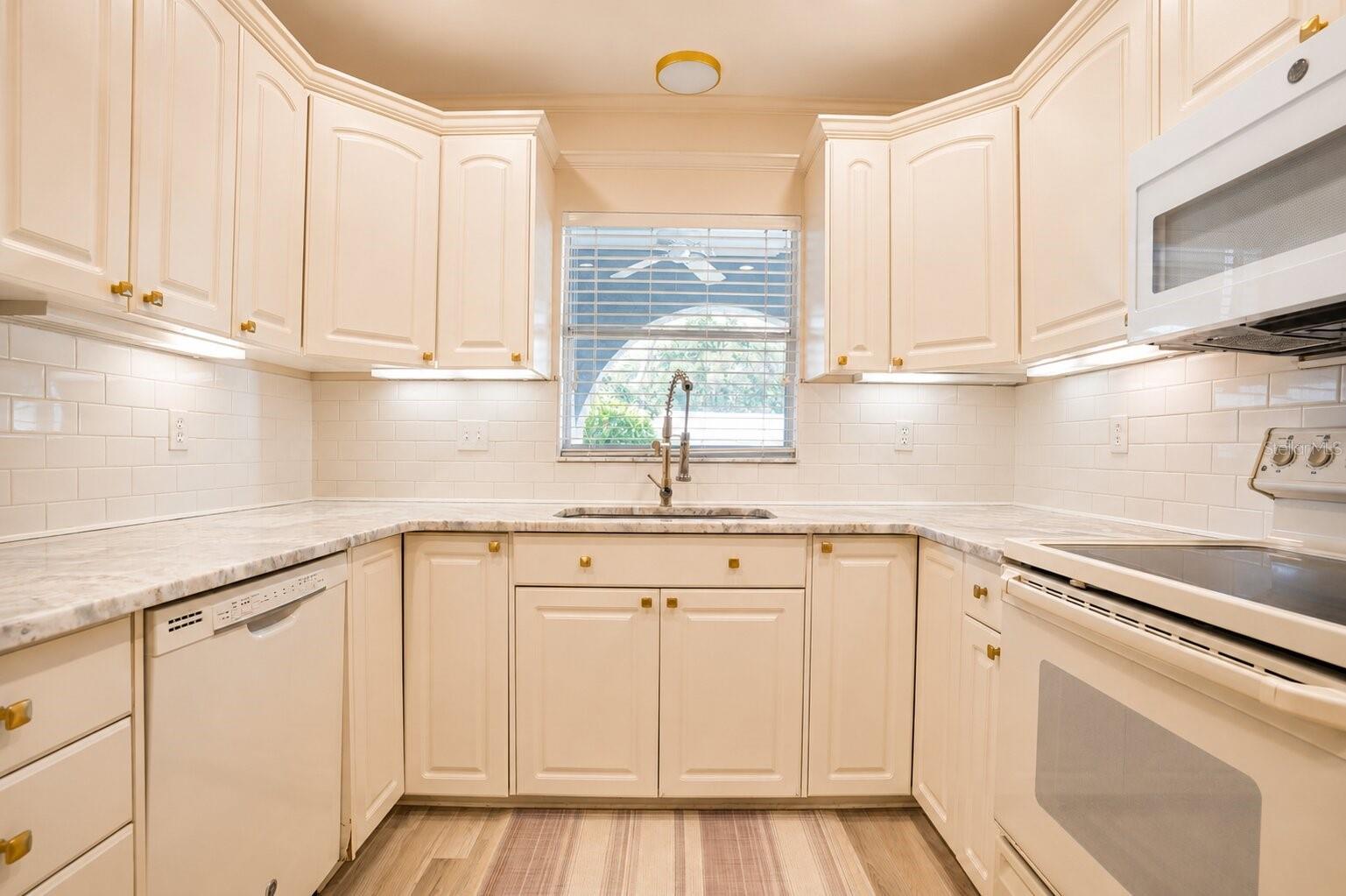 510 PALMER CIR — photo 10
