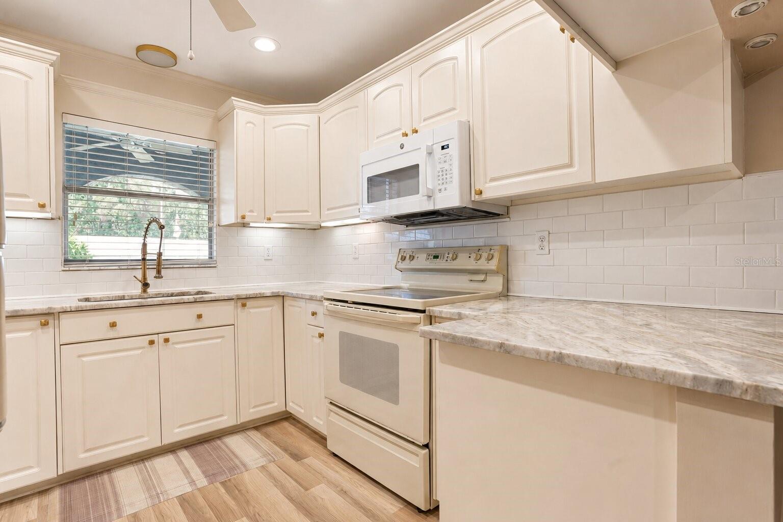 510 PALMER CIR — photo 13