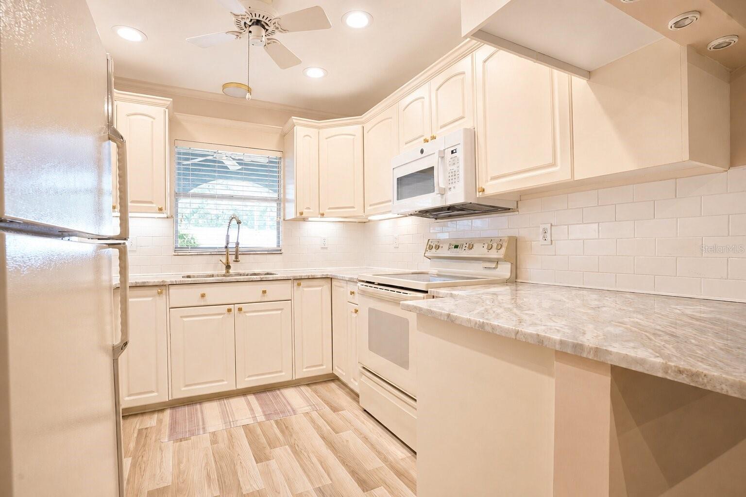 510 PALMER CIR — photo 12