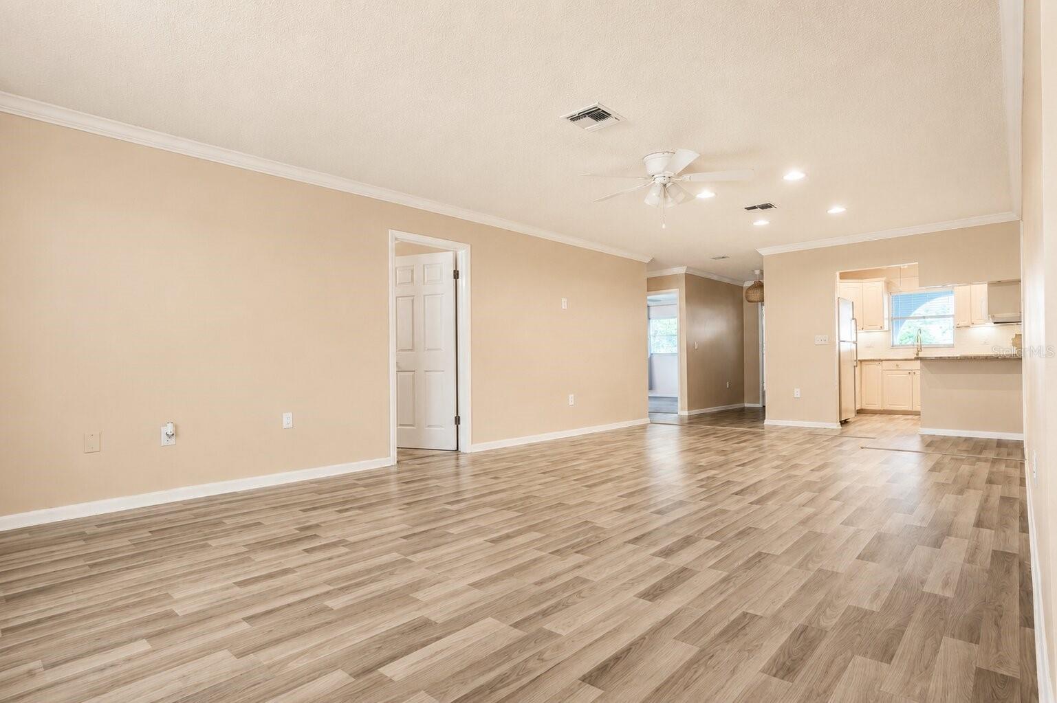 510 PALMER CIR — photo 8