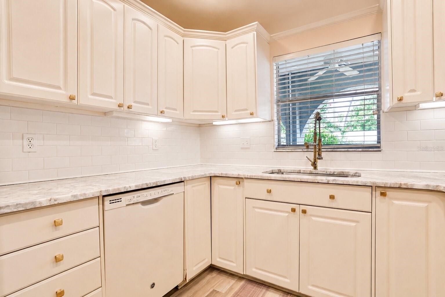 510 PALMER CIR — photo 14
