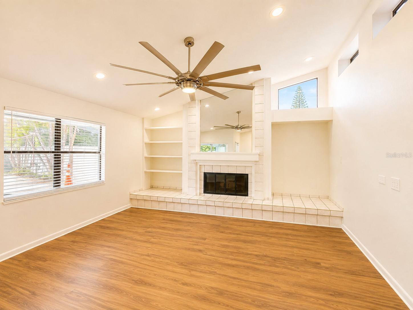 1915 W ORIENT ST — photo 11