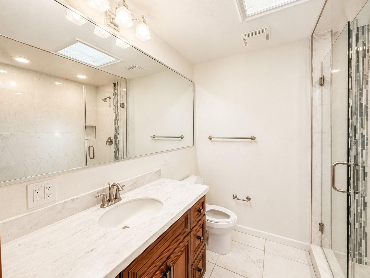 1915 W ORIENT ST — photo 14