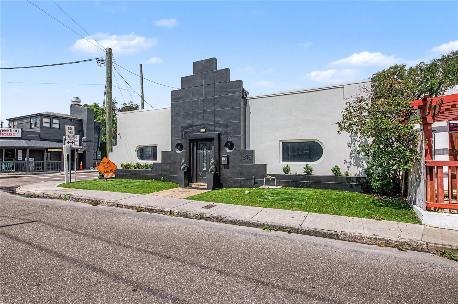 815 S HOWARD AVE — photo 43