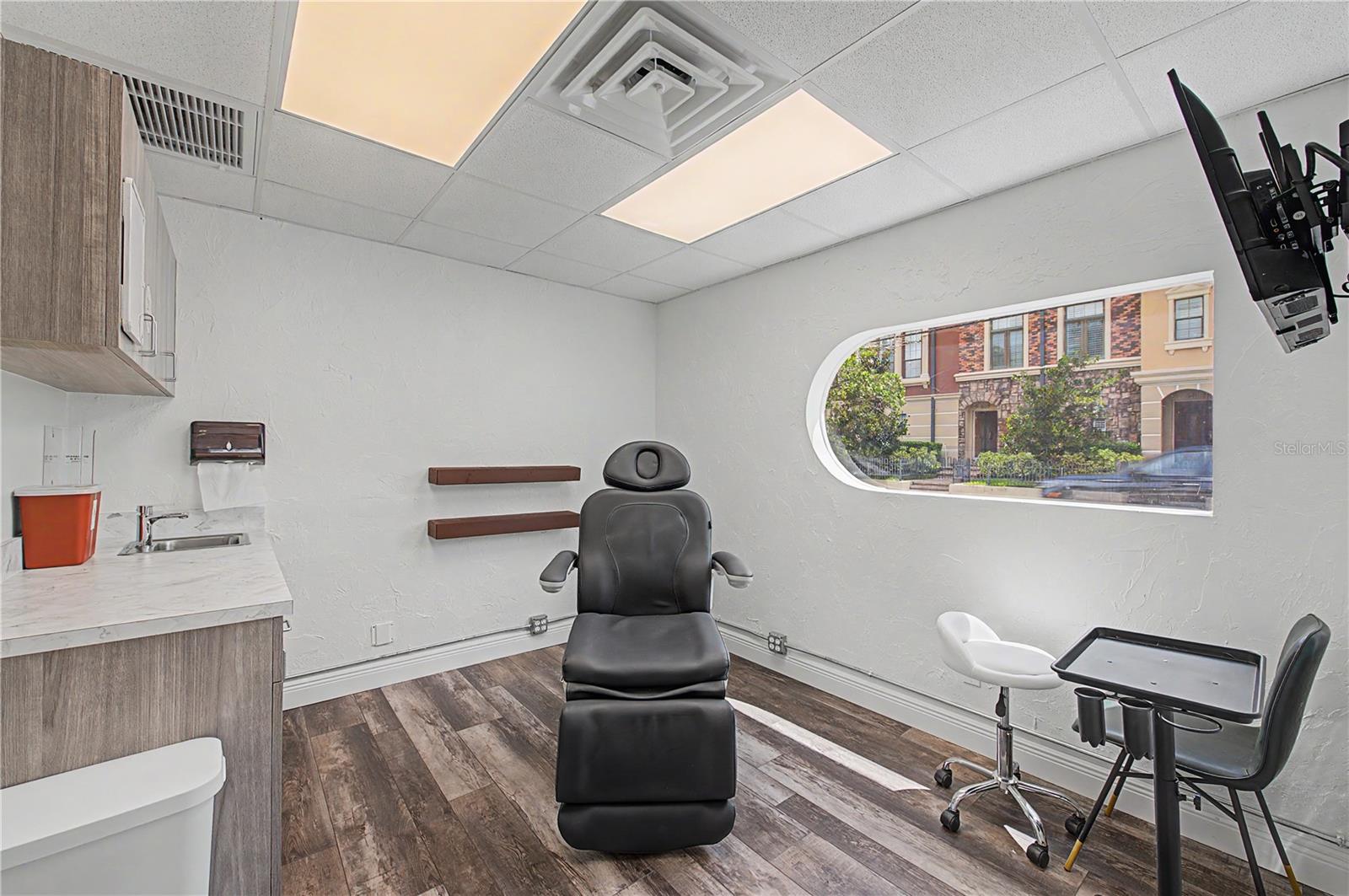 815 S HOWARD AVE — photo 25