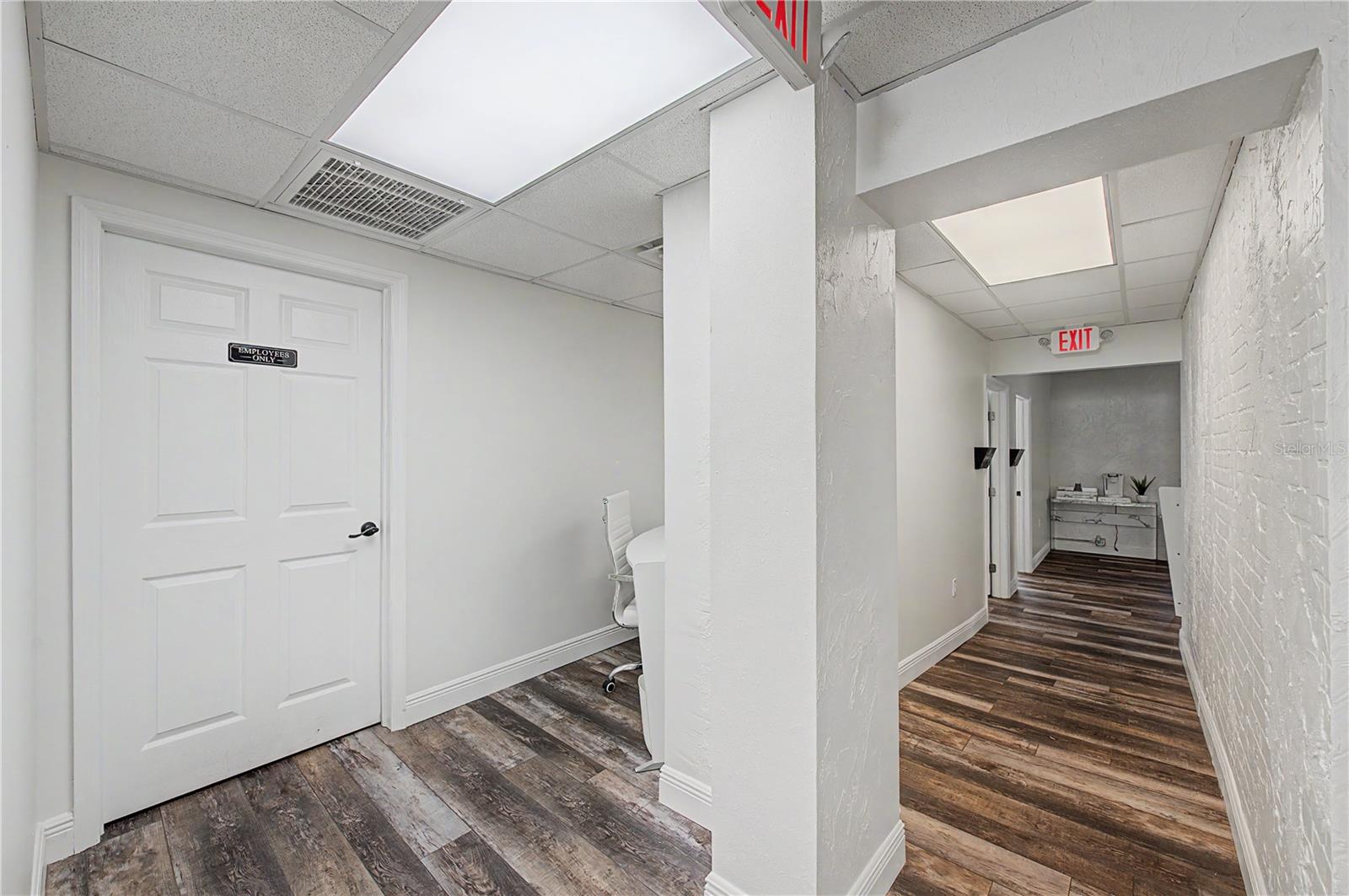 815 S HOWARD AVE — photo 21