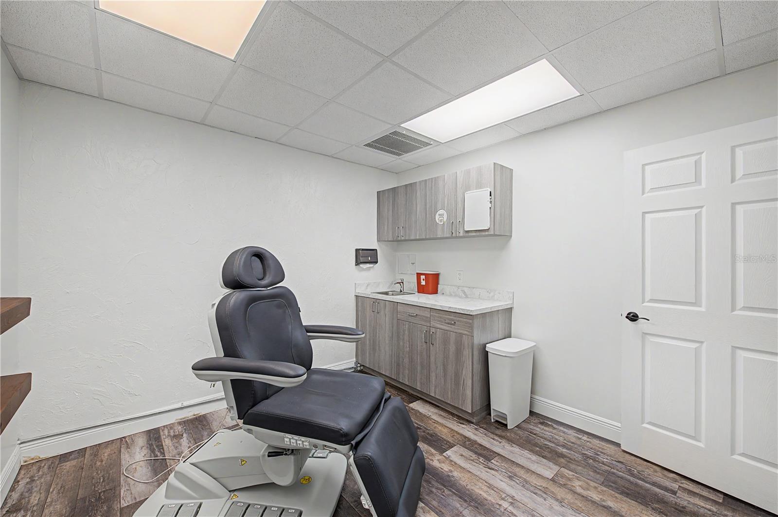 815 S HOWARD AVE — photo 24