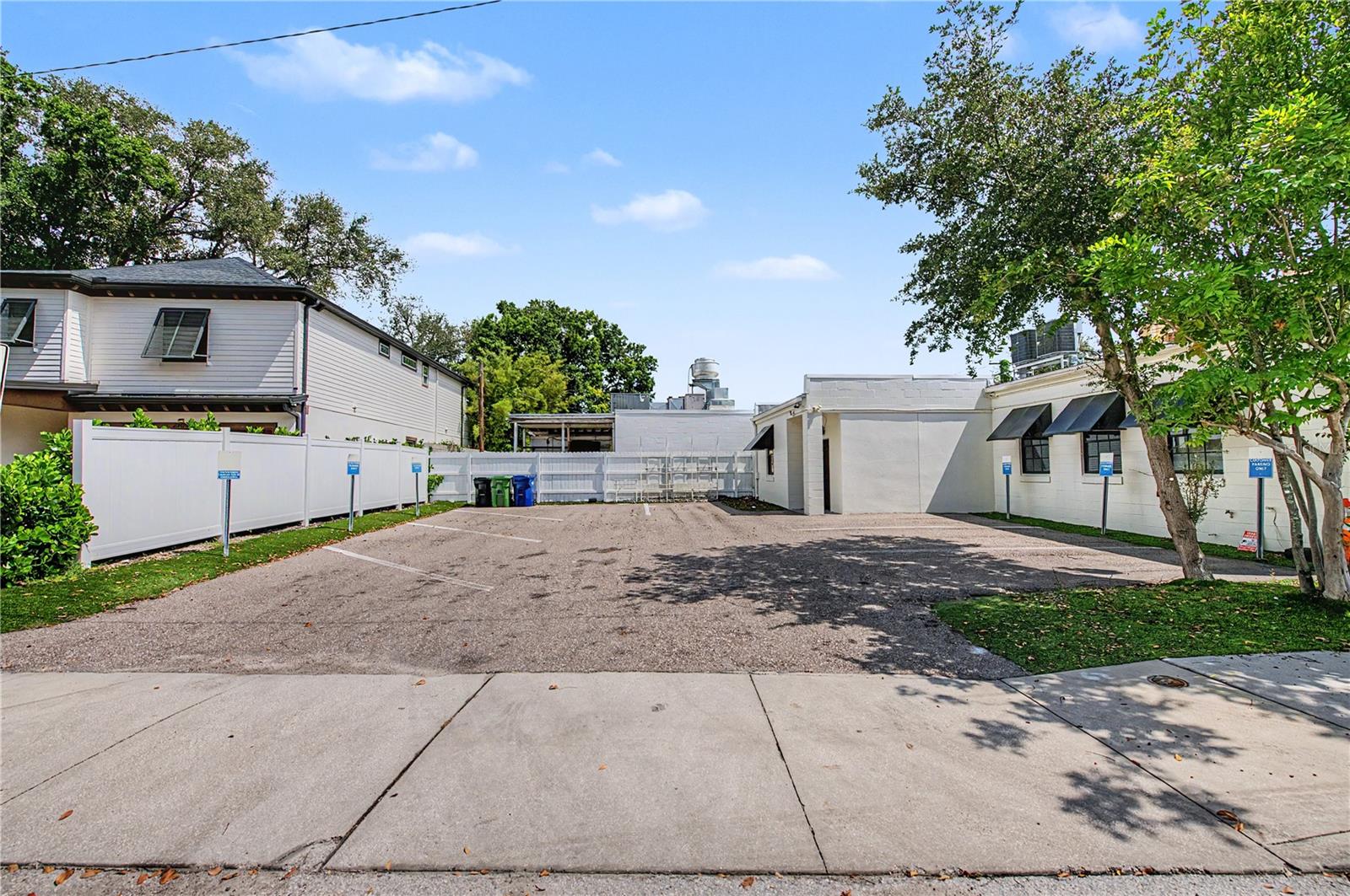 815 S HOWARD AVE — photo 4