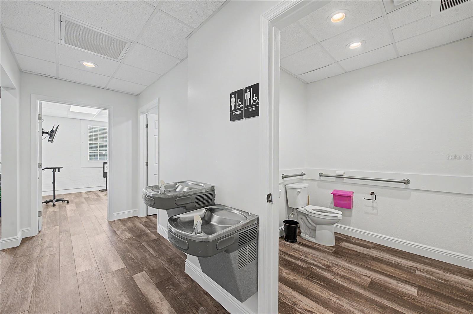 815 S HOWARD AVE — photo 32