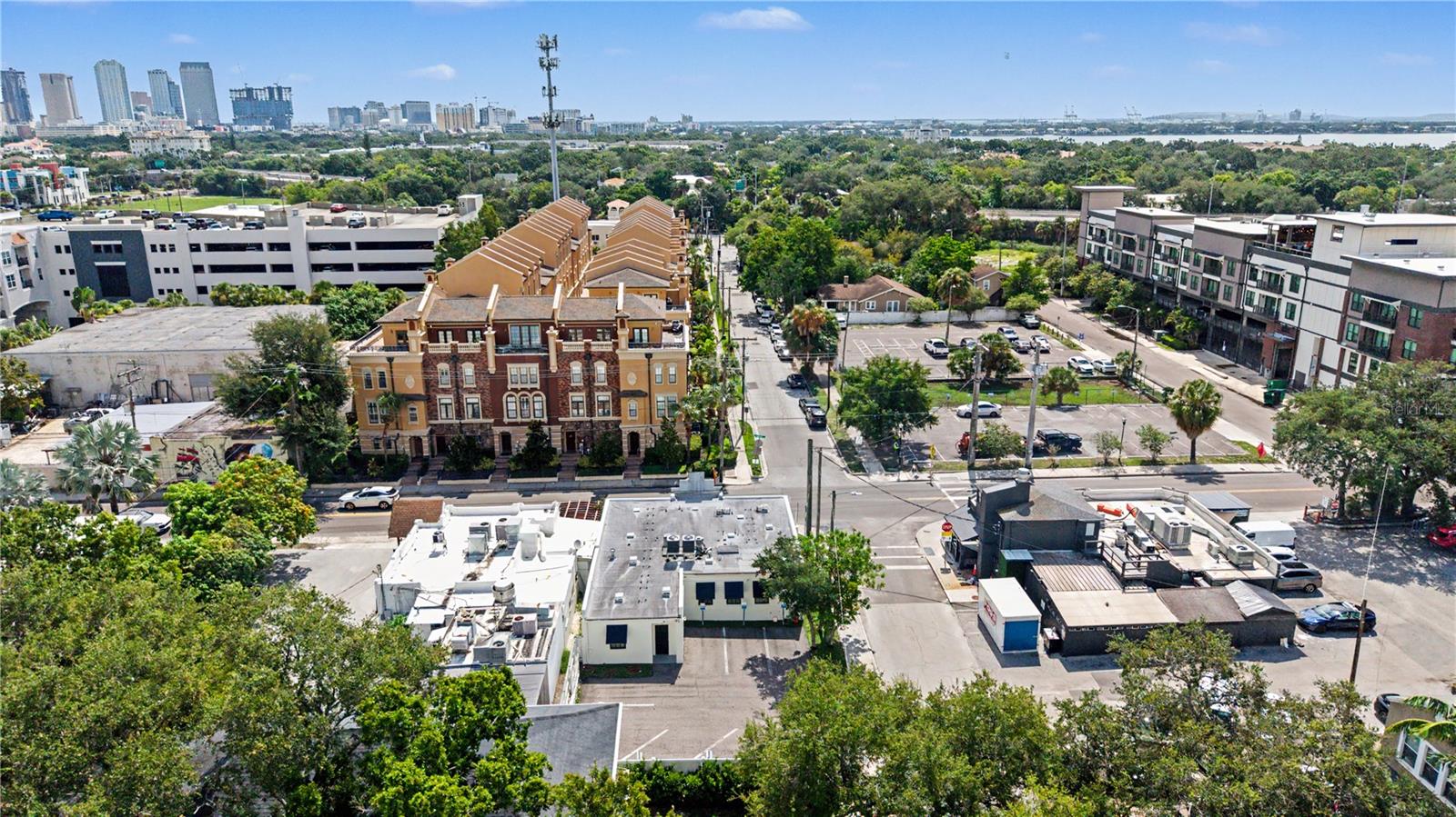 815 S HOWARD AVE — photo 47