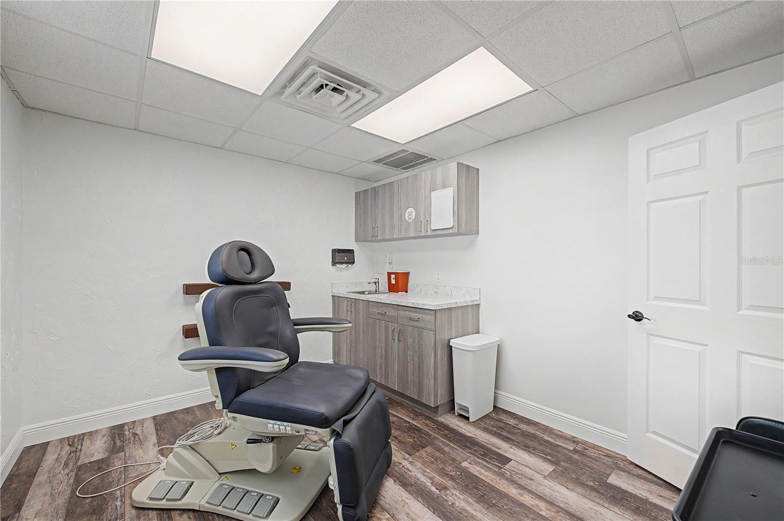 815 S HOWARD AVE — photo 18