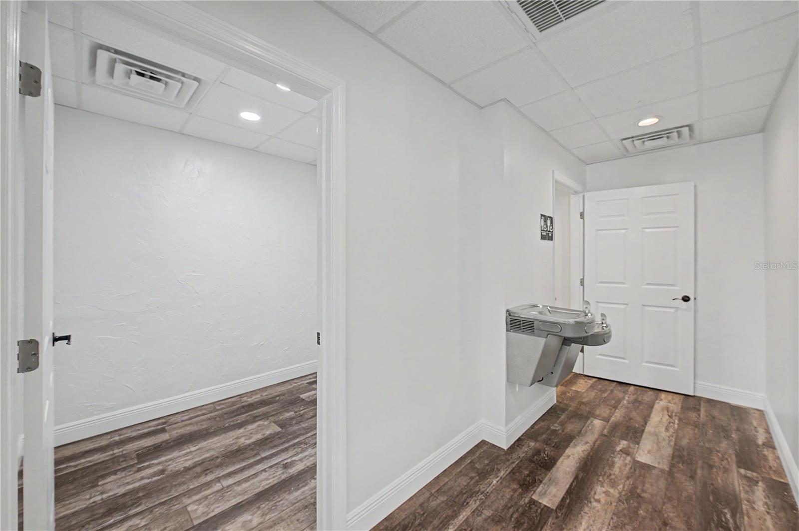 815 S HOWARD AVE — photo 36