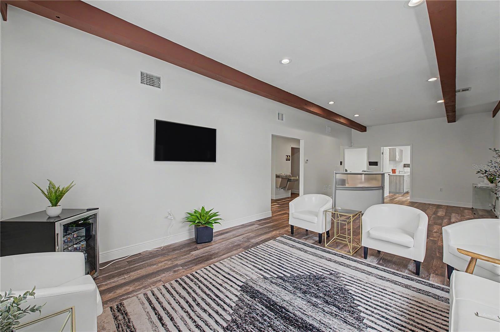 815 S HOWARD AVE — photo 27