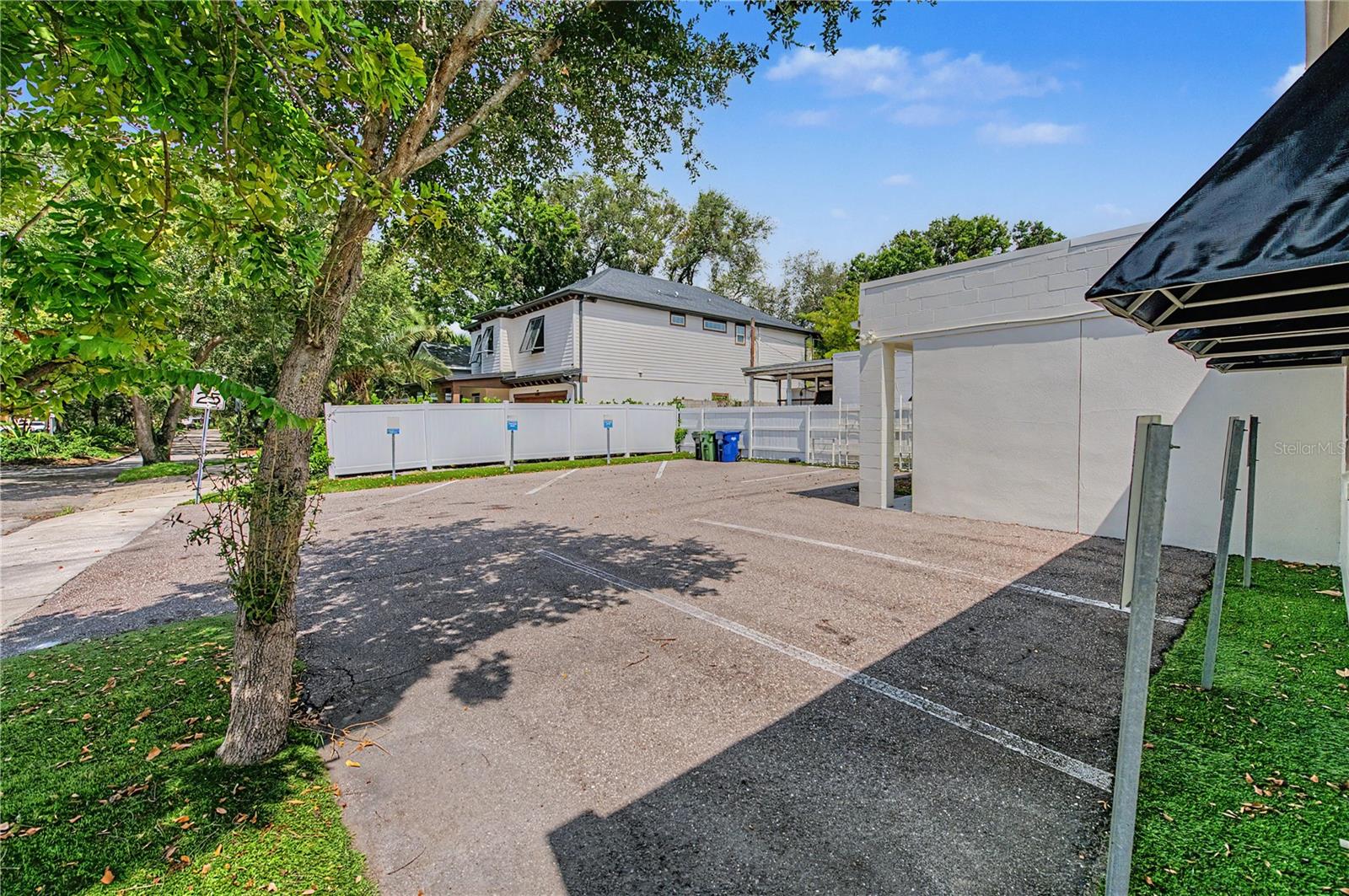 815 S HOWARD AVE — photo 42