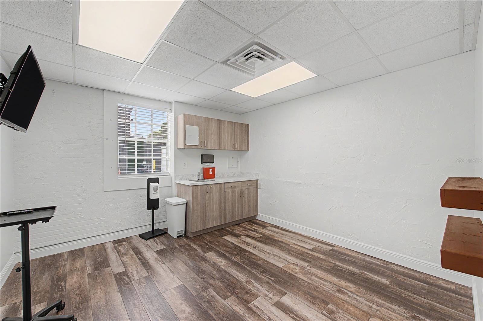 815 S HOWARD AVE — photo 35
