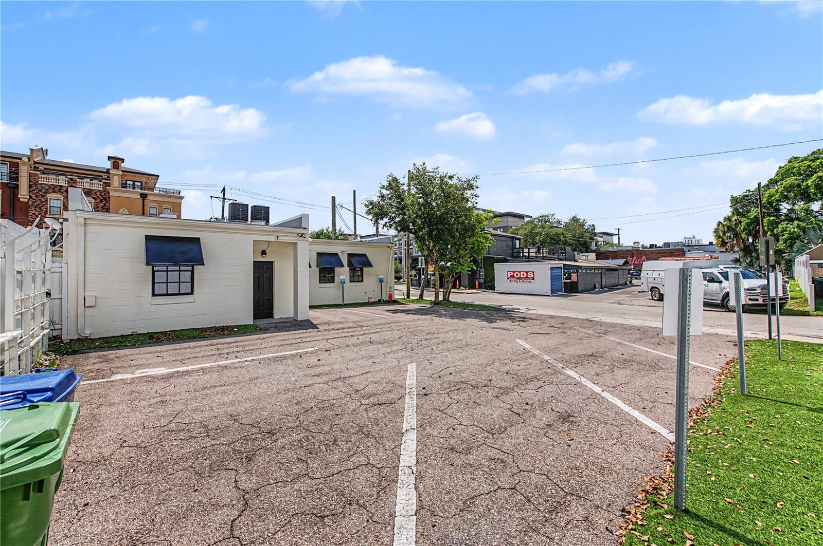 815 S HOWARD AVE — photo 44