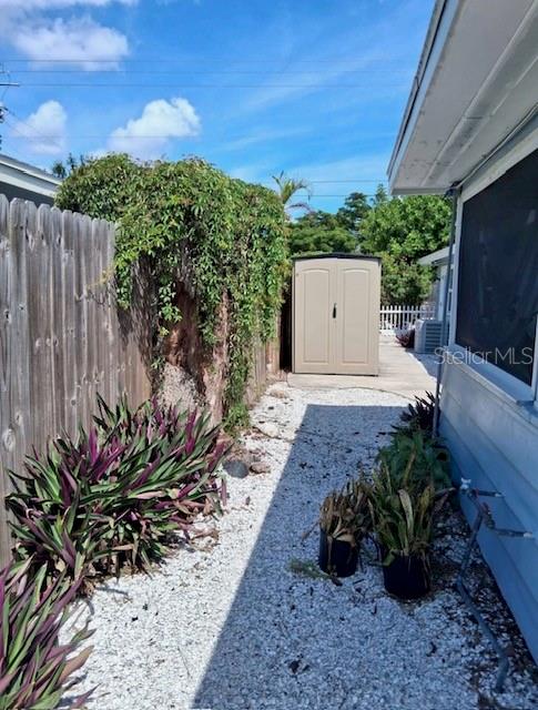 2741 PARMA ST — photo 28