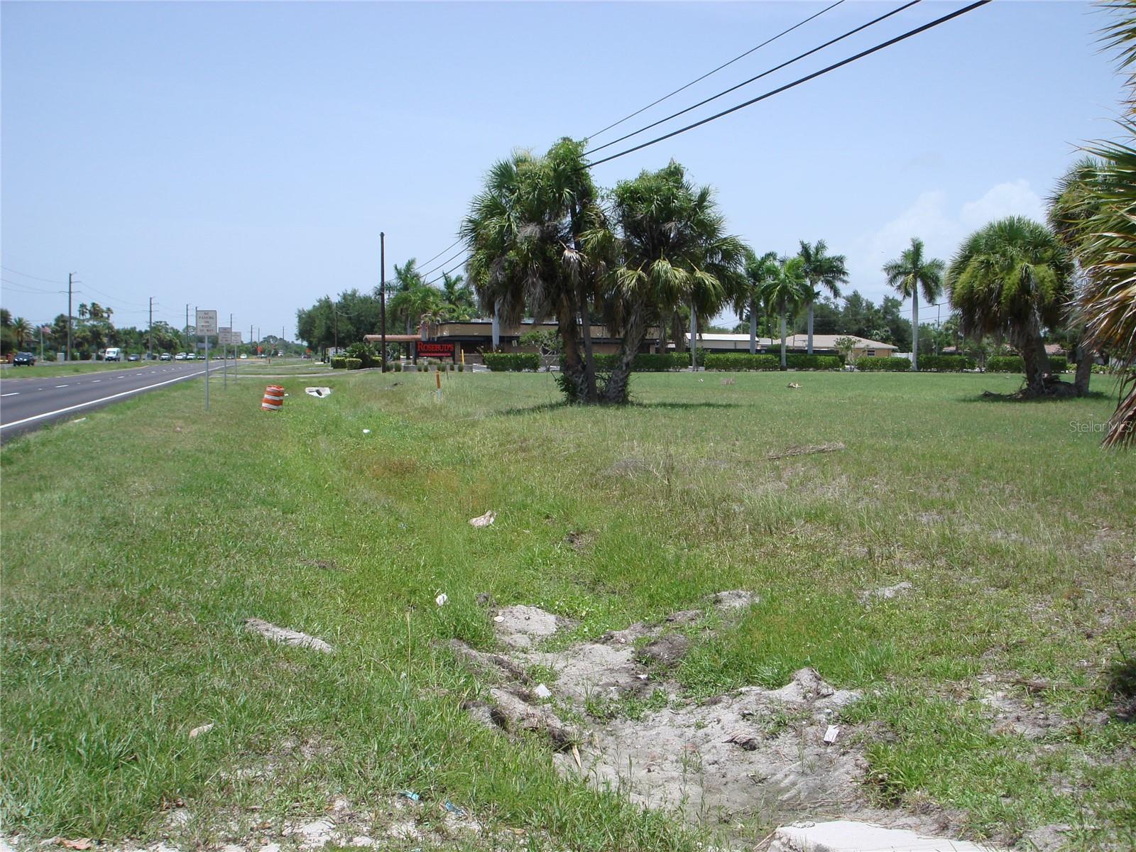 2301 S TAMIAMI TRL — photo 17